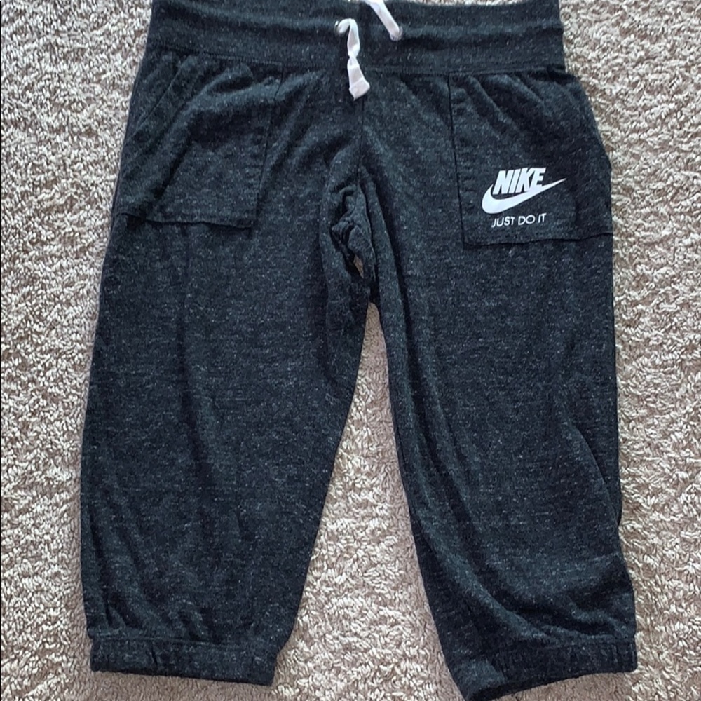Nike Big Girls’ Sportswear Gym Vintage Knit Capri